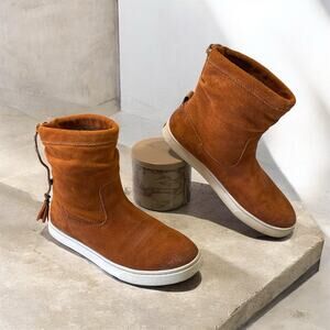 OLUKAI Kapa Moe Women's Size 7 Burnt Amber Suede Flat Ankle Booties Lined